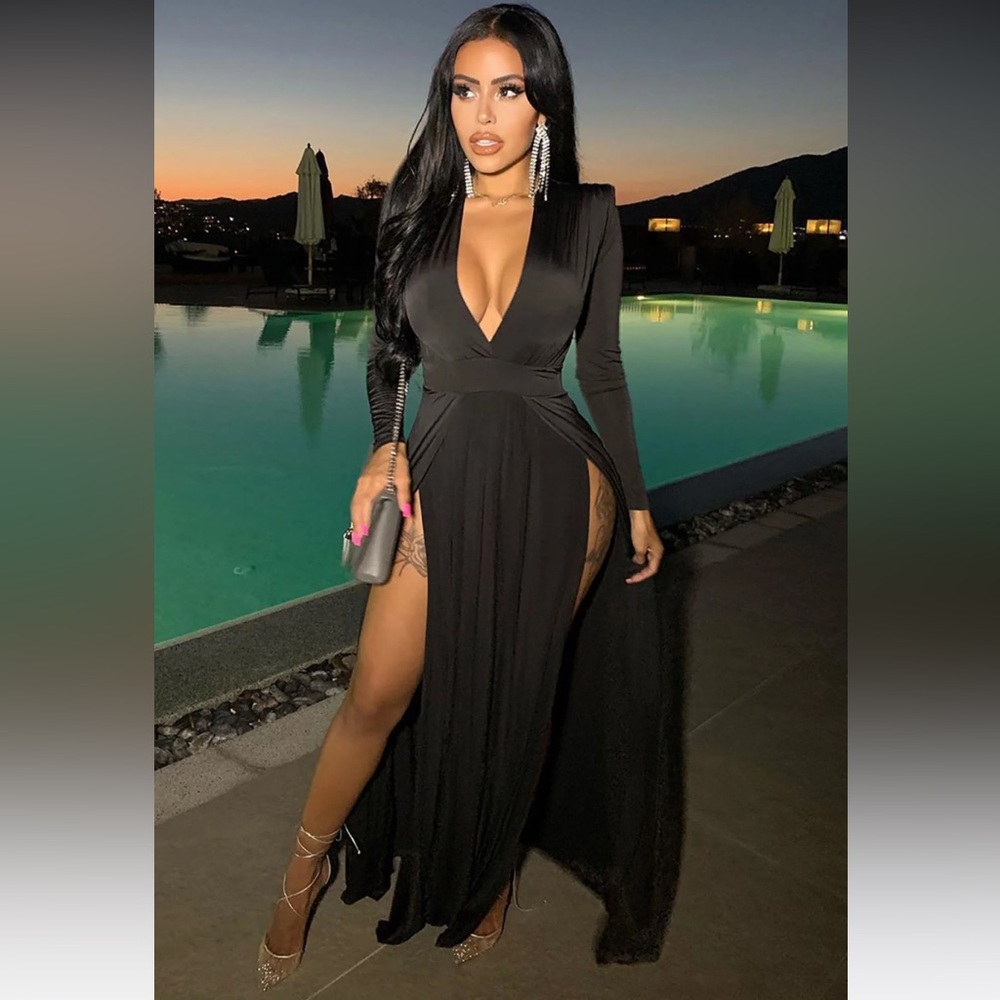 NWT the viral FashionNova Dress that looks good on everyone!